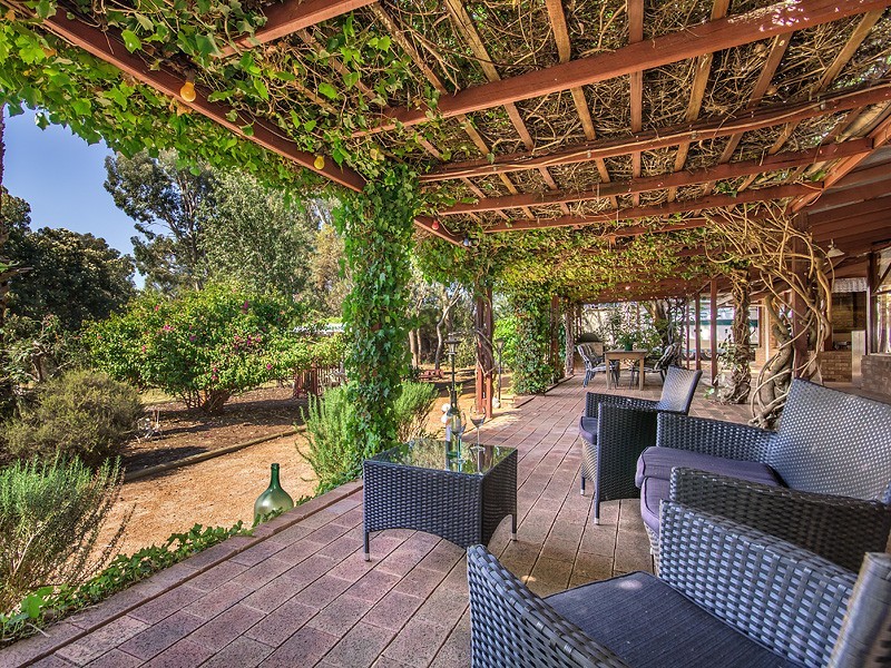 2 Absolon Street, Mundijong WA 6123