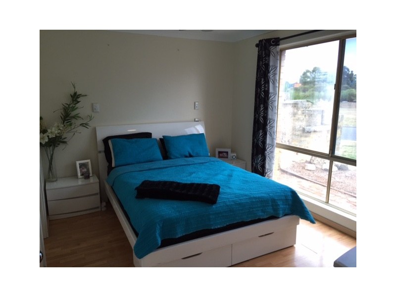 32 Riverside Lane, Seville Grove WA 6112