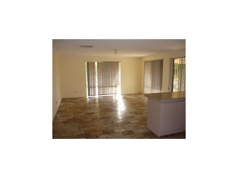 33 Bodicoat Dve, Brookdale WA 6112