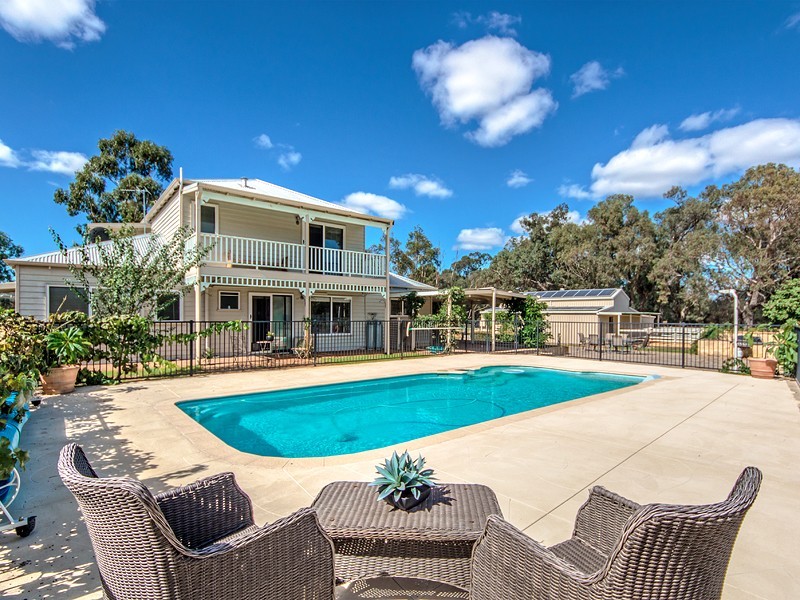 72 Country Drive, Oakford WA 6121