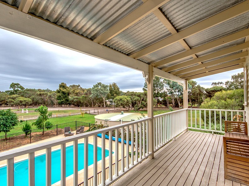 72 Country Drive, Oakford WA 6121