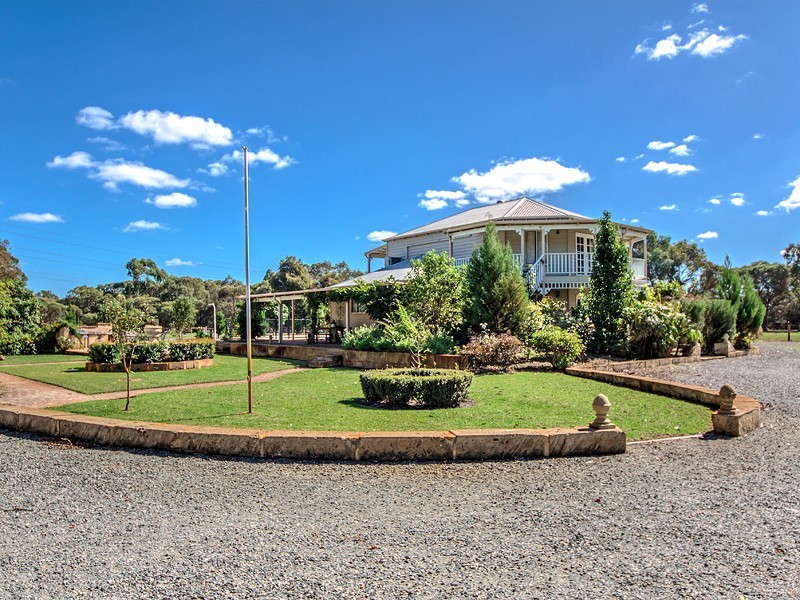 72 Country Drive, Oakford WA 6121