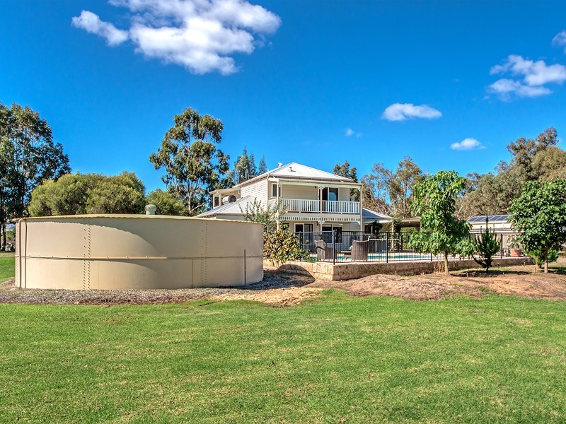 72 Country Drive, Oakford WA 6121