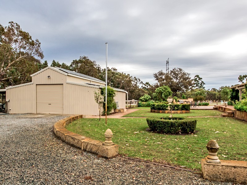 72 Country Drive, Oakford WA 6121
