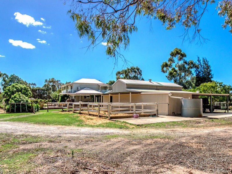 72 Country Drive, Oakford WA 6121