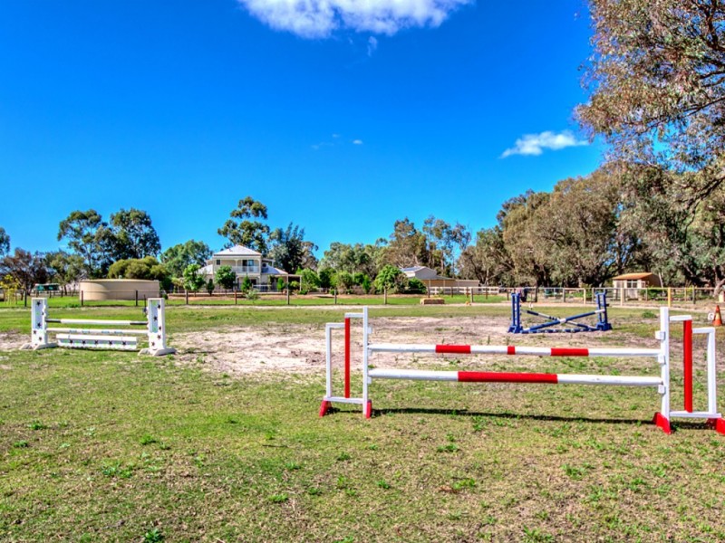72 Country Drive, Oakford WA 6121
