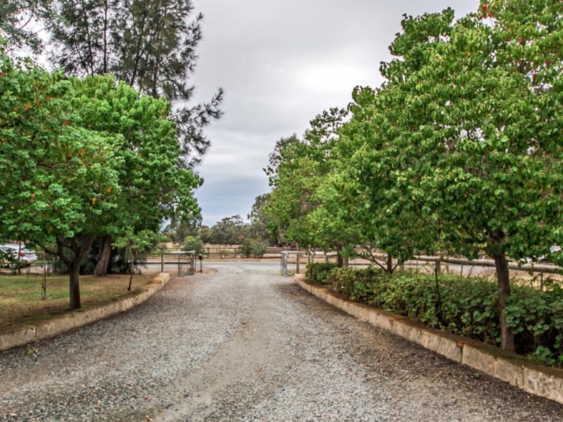 72 Country Drive, Oakford WA 6121