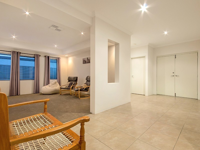 6 Rosette Place, Piara Waters WA 6112