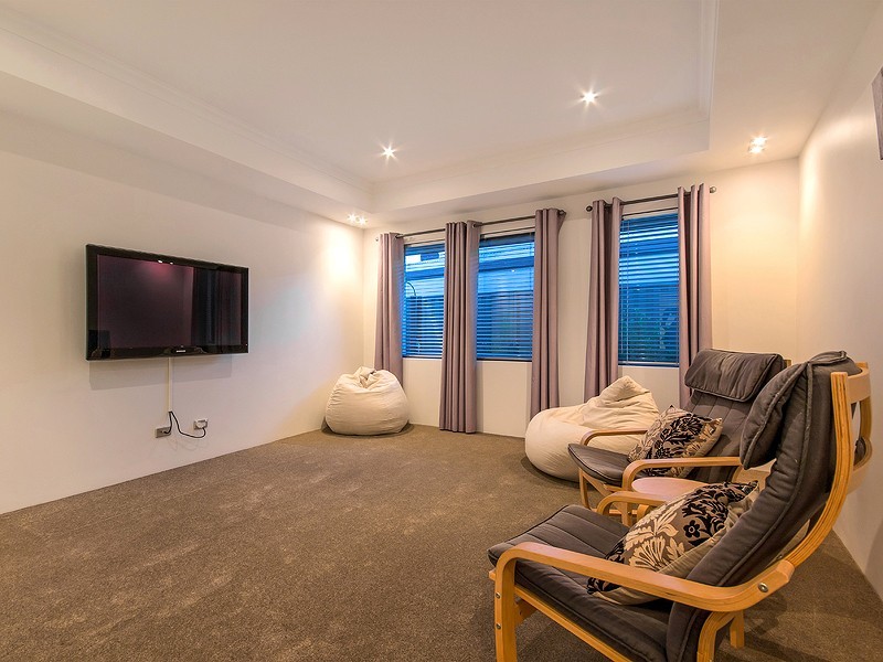 6 Rosette Place, Piara Waters WA 6112