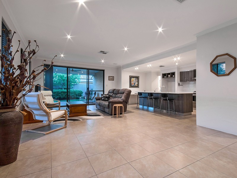 6 Rosette Place, Piara Waters WA 6112