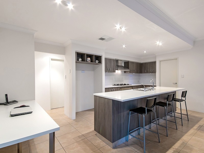 6 Rosette Place, Piara Waters WA 6112