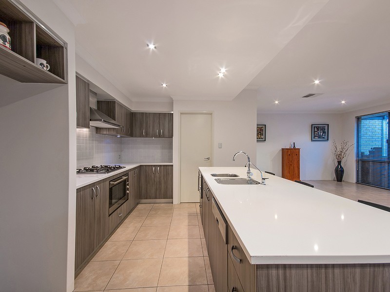 6 Rosette Place, Piara Waters WA 6112