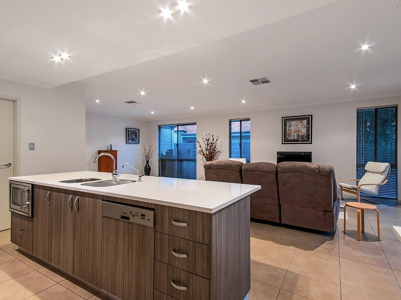 6 Rosette Place, Piara Waters WA 6112