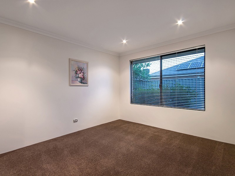 6 Rosette Place, Piara Waters WA 6112