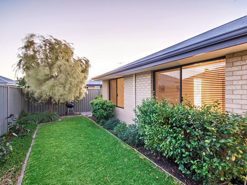 6 Rosette Place, Piara Waters WA 6112