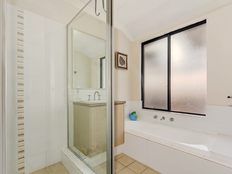 14 Calneggia Drive, Byford WA 6122