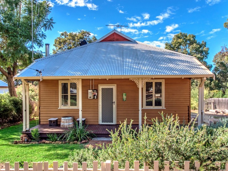 4 Staff Street, Jarrahdale WA 6124