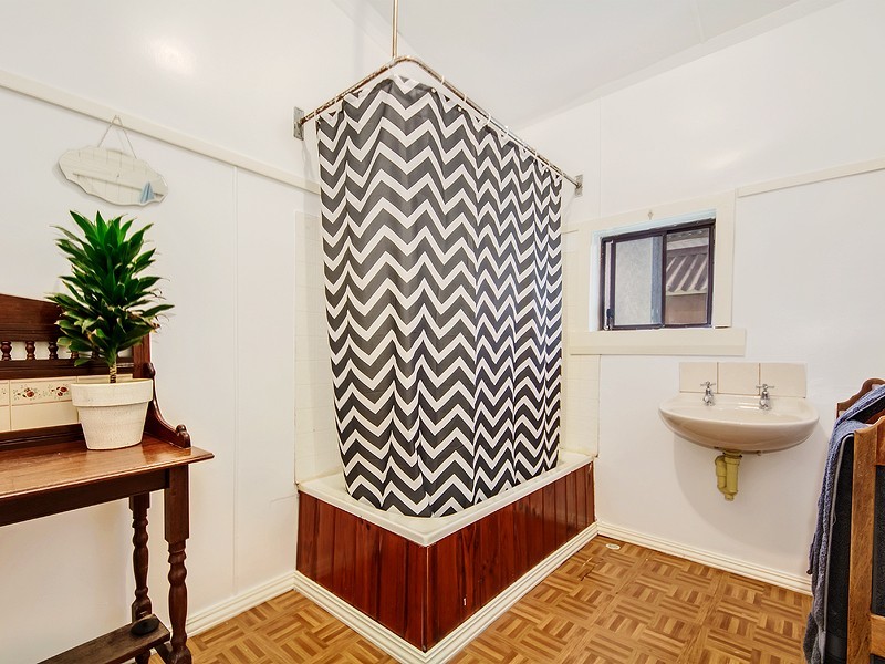 4 Staff Street, Jarrahdale WA 6124