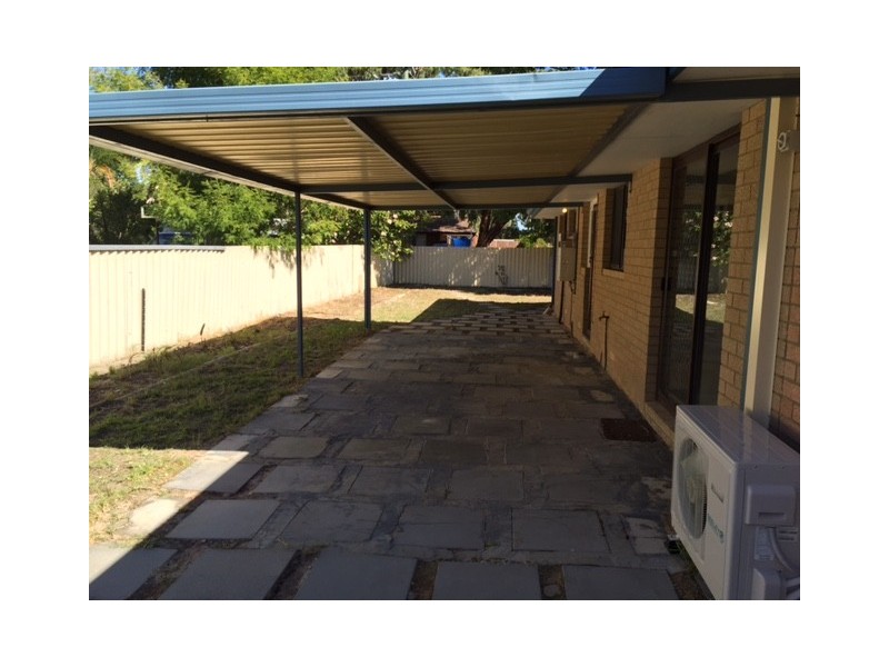 1 Curlew Court, Kelmscott WA 6111