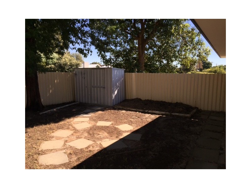 1 Curlew Court, Kelmscott WA 6111