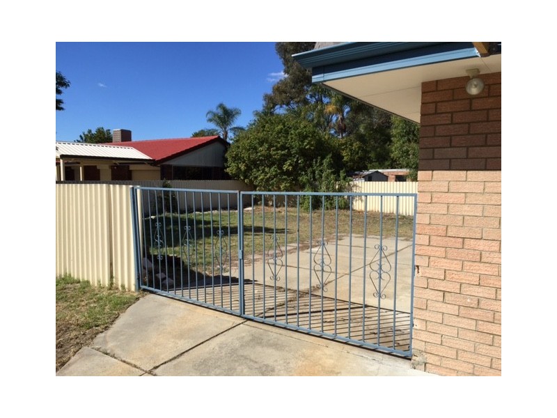 1 Curlew Court, Kelmscott WA 6111