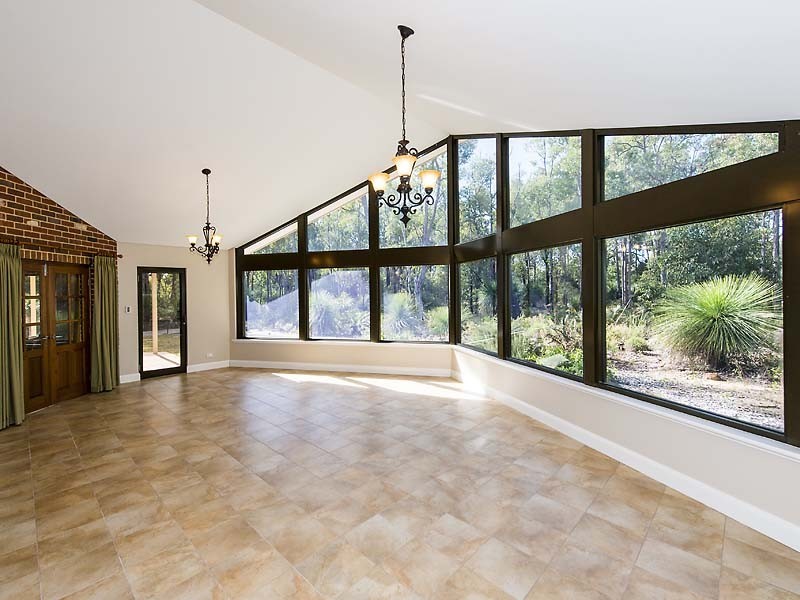 13 Protector Grove, Roleystone WA 6111