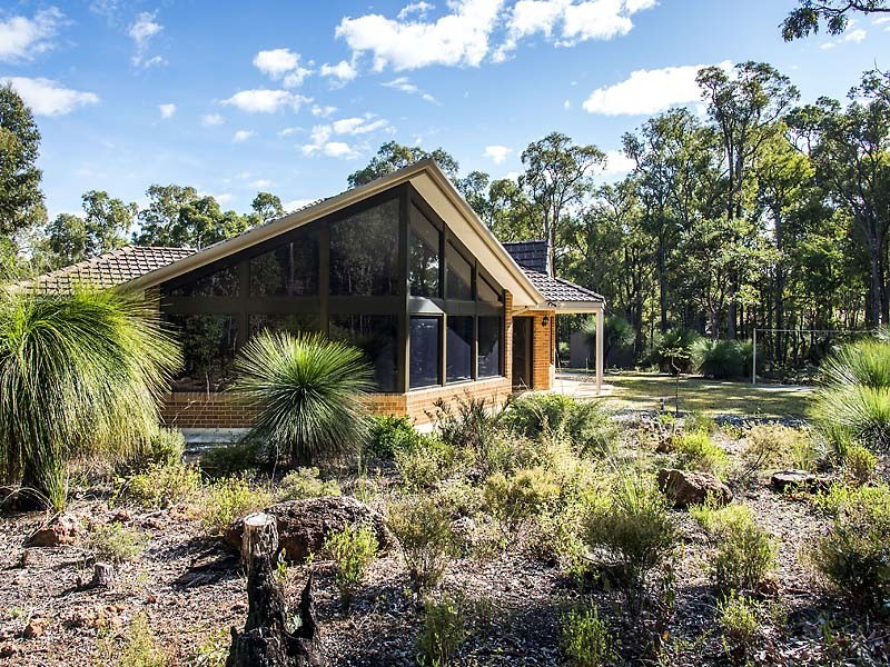 13 Protector Grove, Roleystone WA 6111