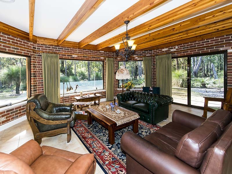 13 Protector Grove, Roleystone WA 6111