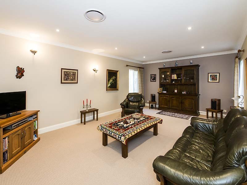 13 Protector Grove, Roleystone WA 6111