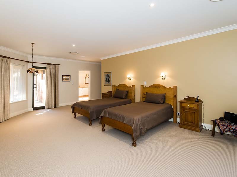 13 Protector Grove, Roleystone WA 6111