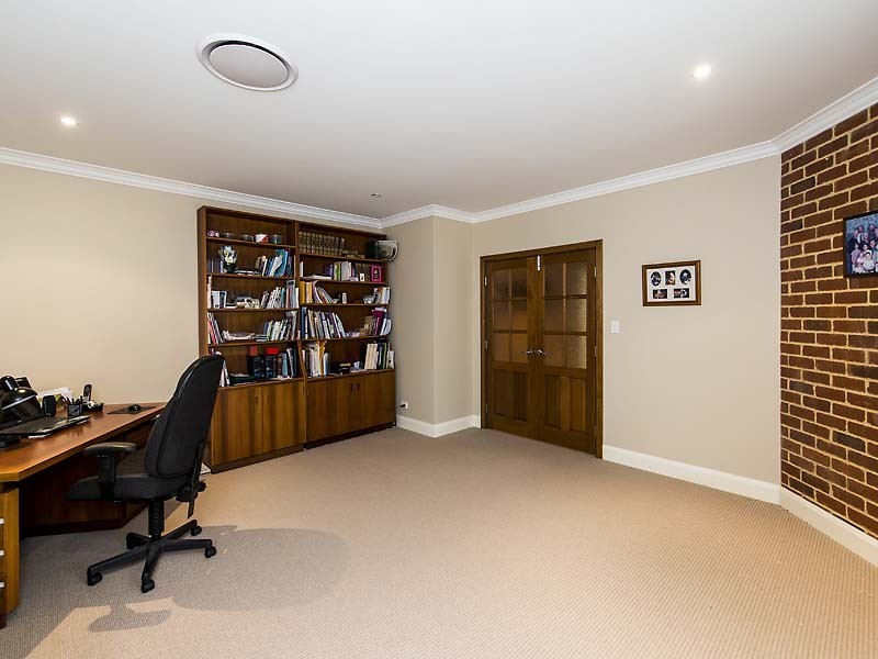 13 Protector Grove, Roleystone WA 6111