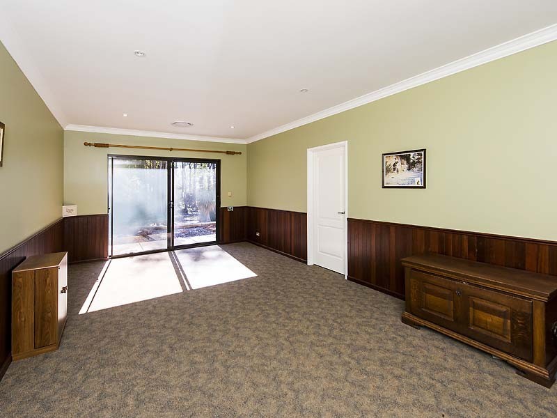 13 Protector Grove, Roleystone WA 6111