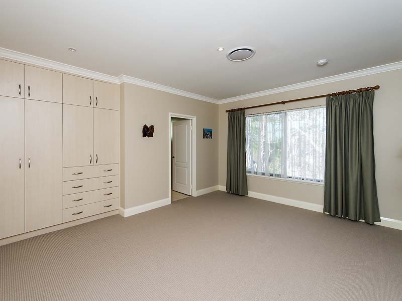 13 Protector Grove, Roleystone WA 6111