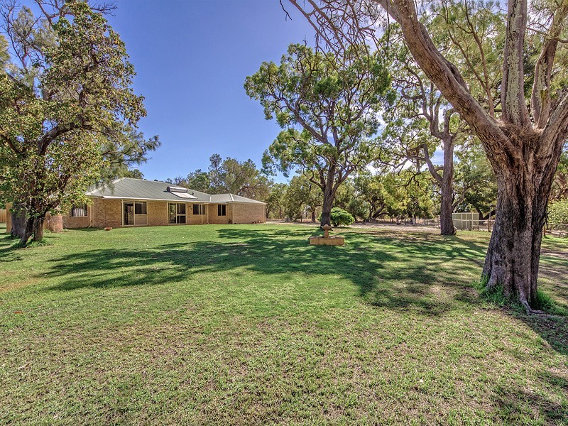 18 Walker Road, Serpentine WA 6125