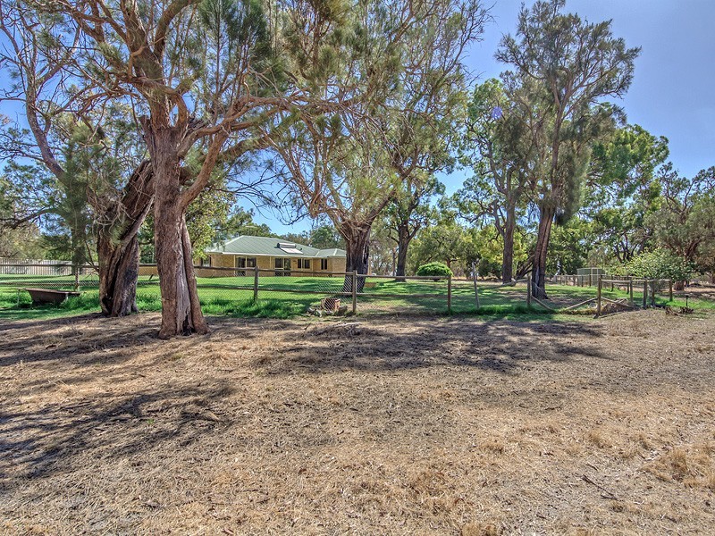 18 Walker Road, Serpentine WA 6125