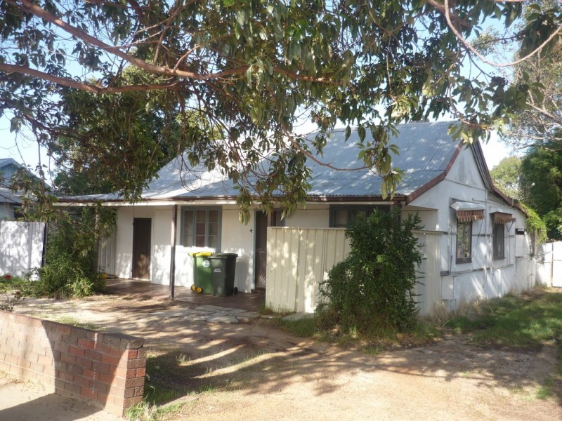 4 Tudor Road, Armadale WA 6112