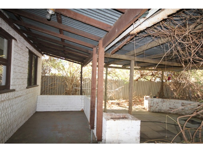 4 Tudor Road, Armadale WA 6112