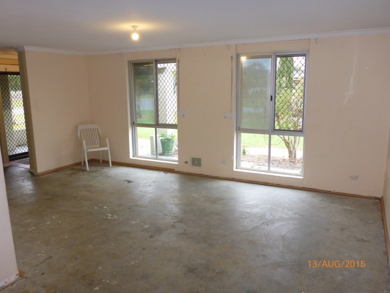 1 Burrowa St, Armadale WA 6112