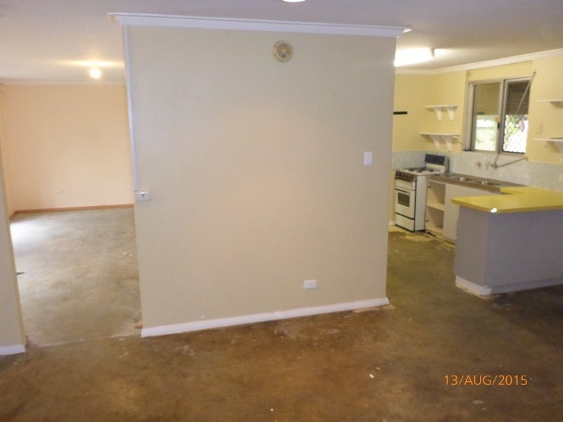 1 Burrowa St, Armadale WA 6112