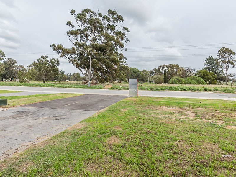 33 Ninth Road, Brookdale WA 6112