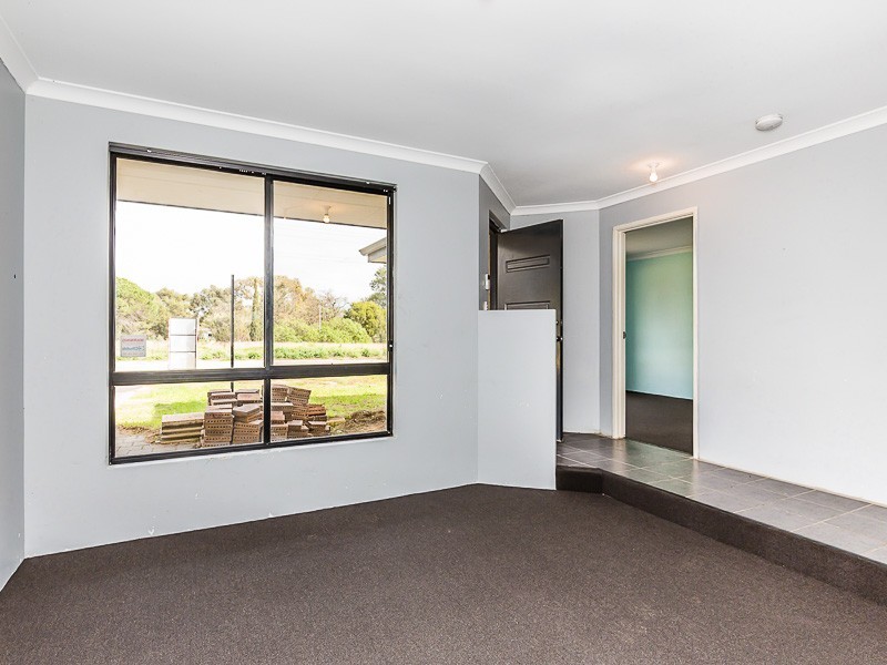 33 Ninth Road, Brookdale WA 6112