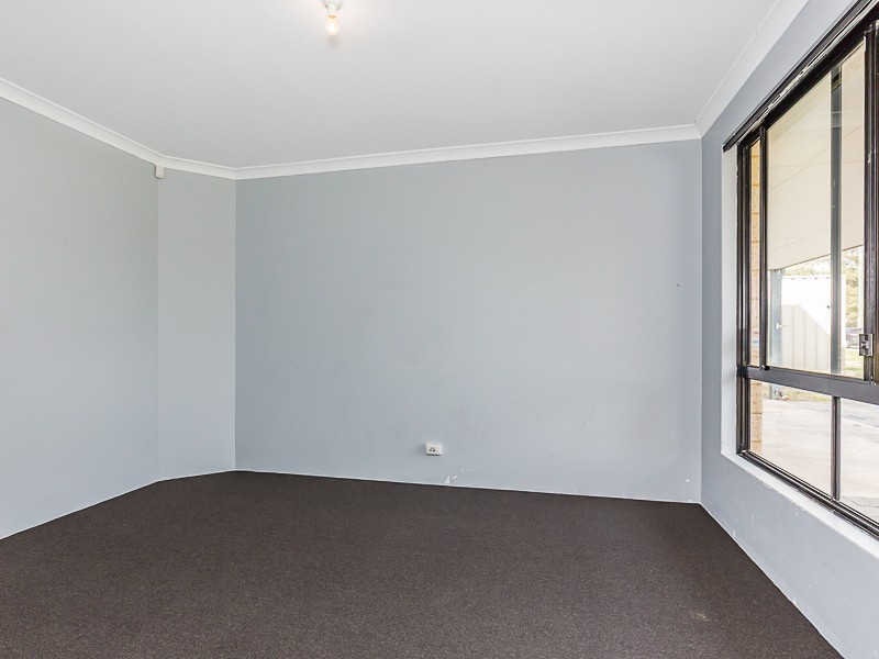 33 Ninth Road, Brookdale WA 6112