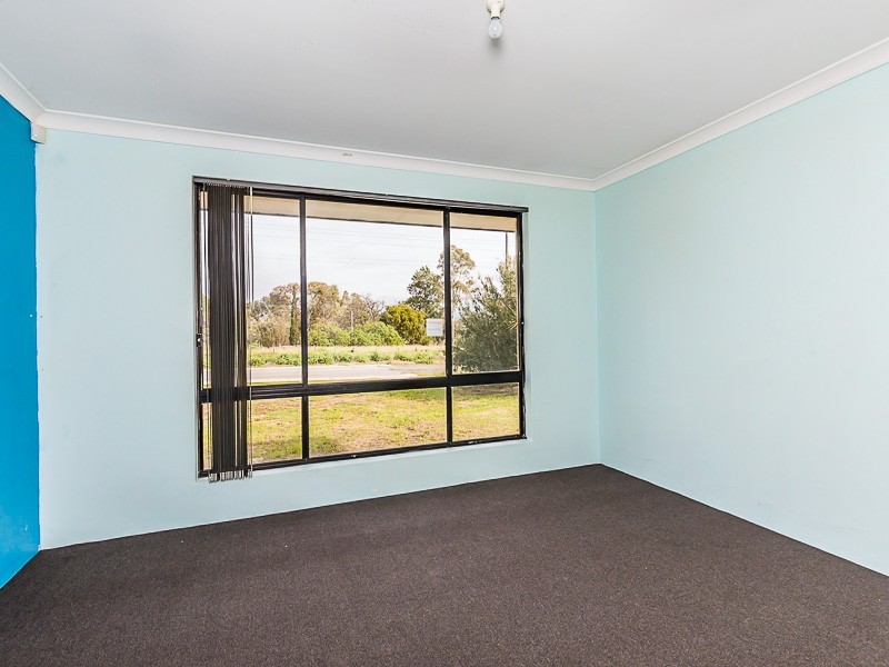 33 Ninth Road, Brookdale WA 6112