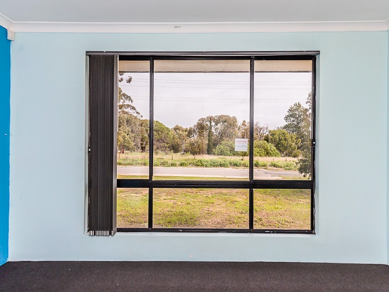 33 Ninth Road, Brookdale WA 6112