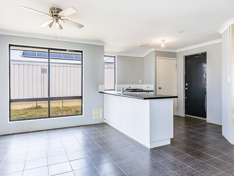 33 Ninth Road, Brookdale WA 6112