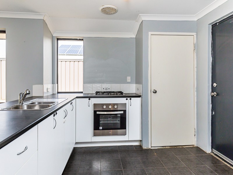 33 Ninth Road, Brookdale WA 6112