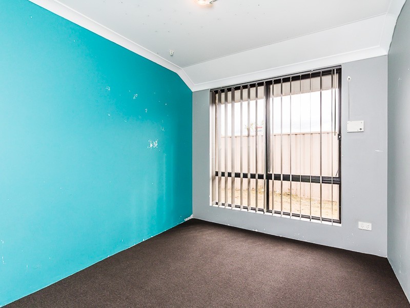 33 Ninth Road, Brookdale WA 6112