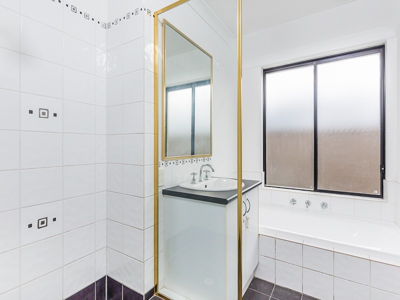 33 Ninth Road, Brookdale WA 6112