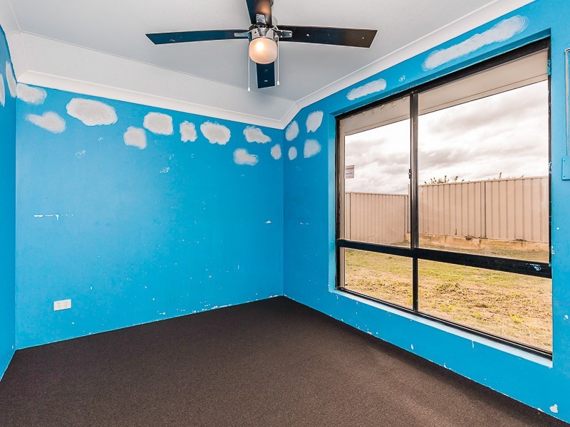 33 Ninth Road, Brookdale WA 6112