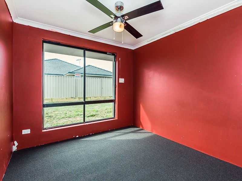 33 Ninth Road, Brookdale WA 6112